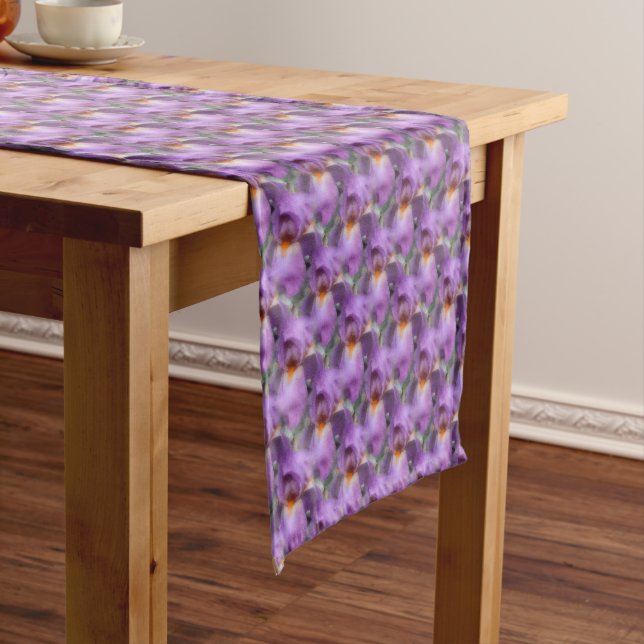Chemin De Table Court Motif Floral Iris Pâté Violet (In Situ)