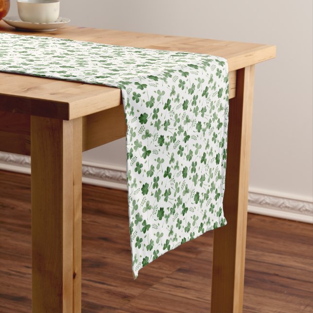 Chemin De Table Court Motif mou de shamrock d'aquarelle (In Situ)