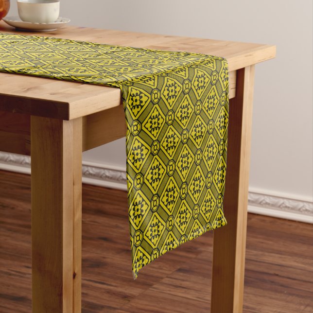 Chemin De Table Court Pattern de Medieval Yellow (In Situ)