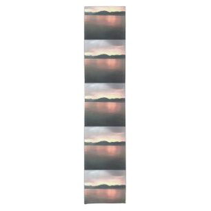 Chemin De Table Court Paysage rose et bleu Ombre Sunset Reflections