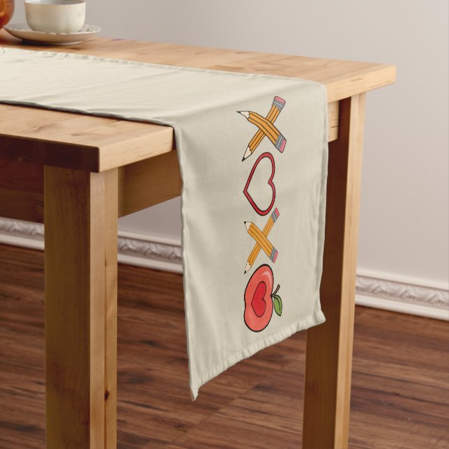 Chemin De Table Court Professeur XOXO Crayon Saint Valentin et pomme (In Situ)