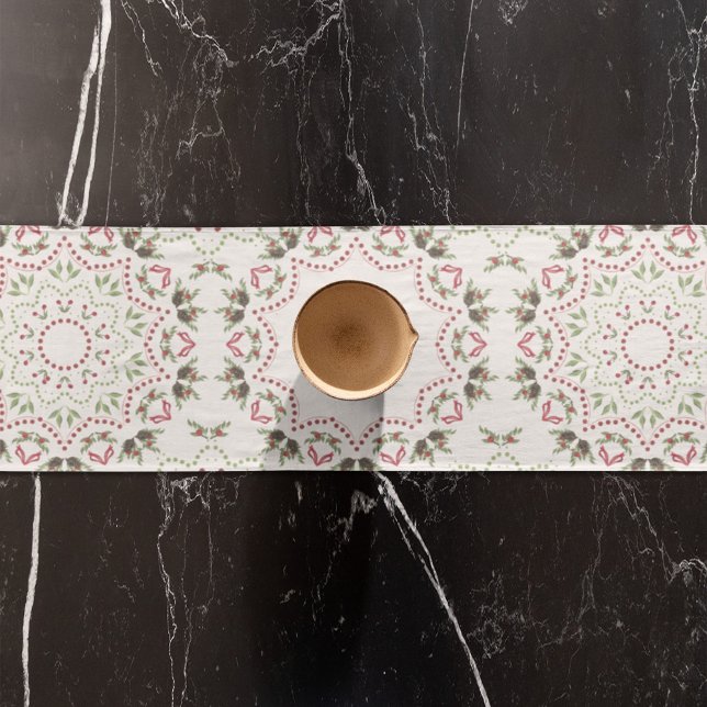 Chemin De Table Court Rouge Vert Noël Classic Table Custom (Christmas holiday red and green wreath mandala table runner)