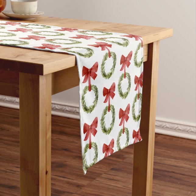 Chemin De Table Court Scandi Verdure Noël Wreath Red Bow (In Situ)