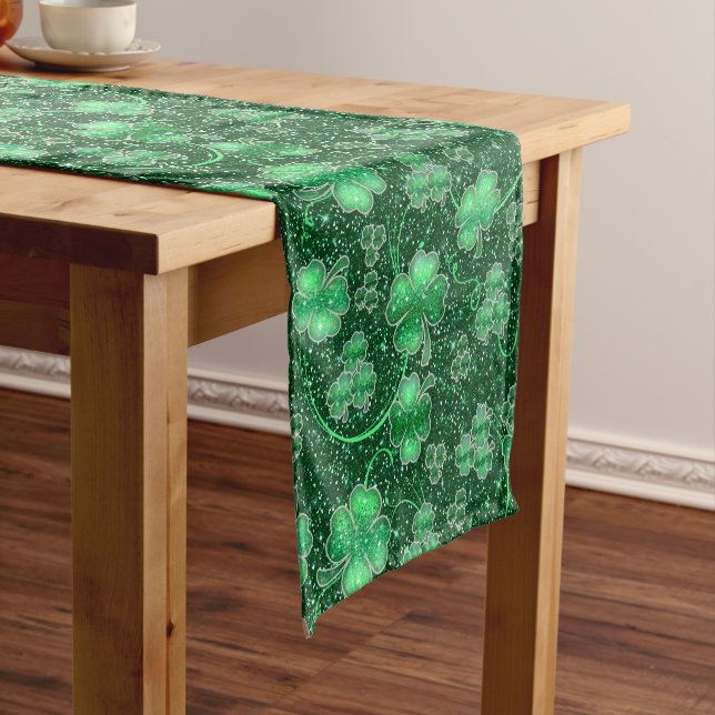 Chemin De Table Court Shamrocks scintillants et torsades ID289 (In Situ)