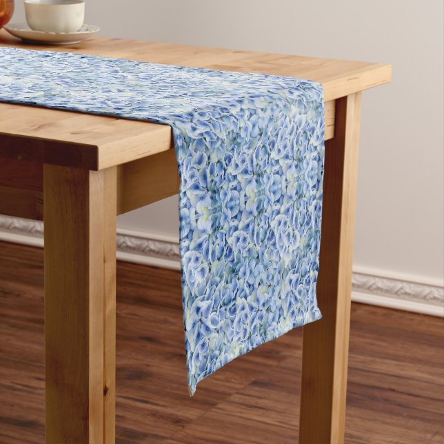Chemin De Table Court Superbes hydrangées bleues - motif floral (In Situ)