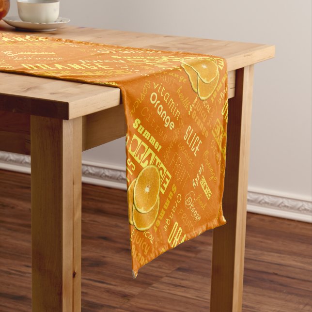 Chemin De Table Court Typographie orange moderne Fruit Slice (In Situ)