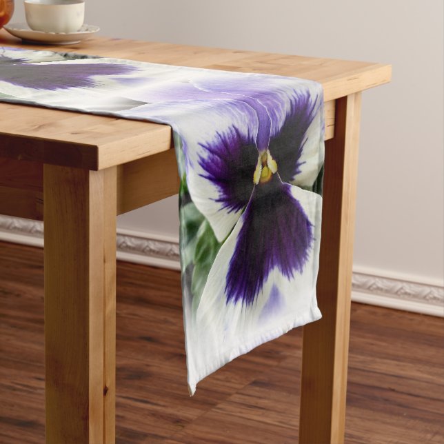 Chemin De Table Court violet profond sur blanc (In Situ)
