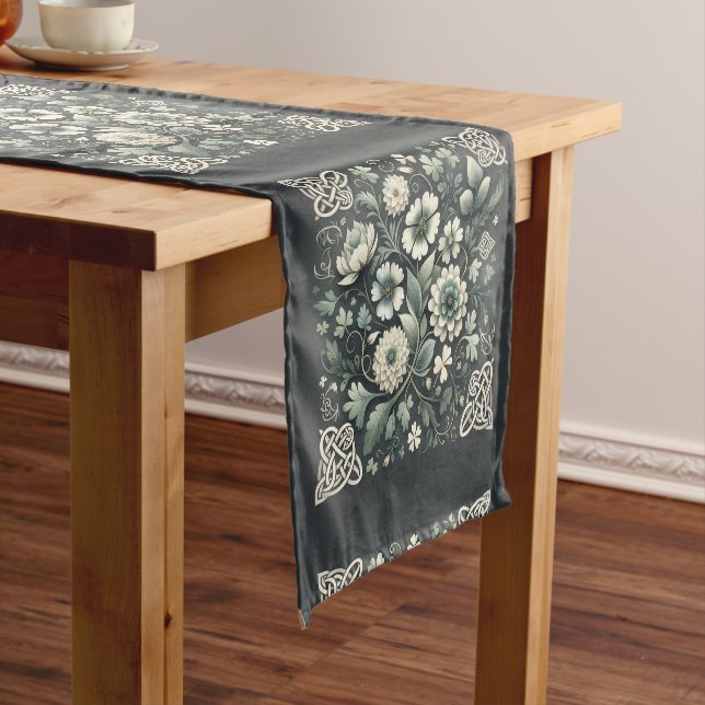 Chemin De Table Court Whispered Clover Knotwork Garden (In Situ)