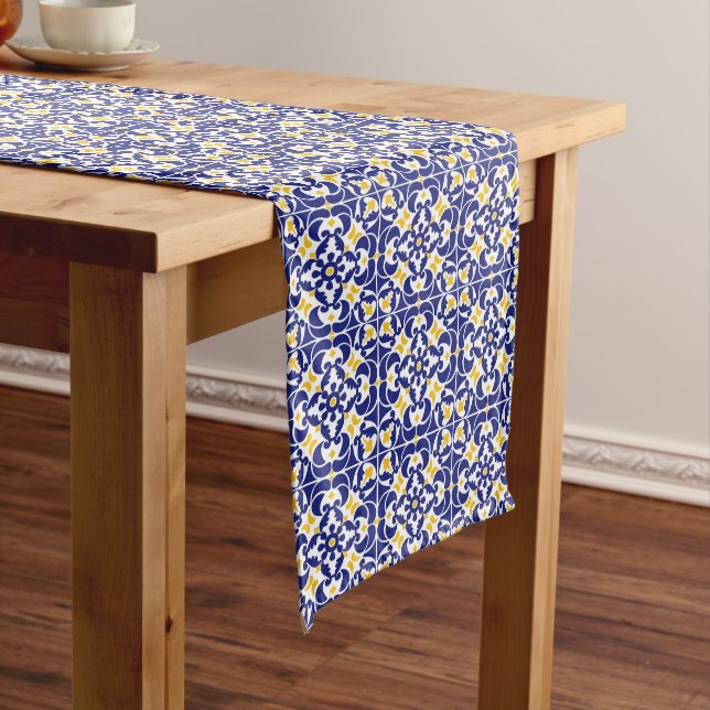 Chemin De Table Long Carreaux méditerranéens Motif bleu et jaune (In Situ)