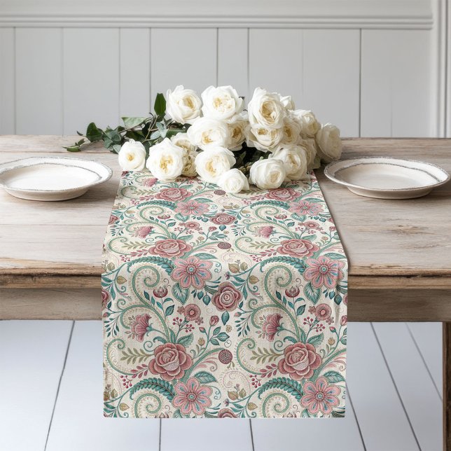 Chemin De Table Long Coureur de table avec florale victorienne (Lace-Trimmed Table Runner with Victorian Florals)