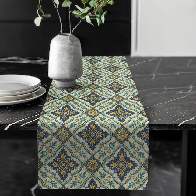 Chemin De Table Long Elégant Carrelage méditerranéen Motif vert pastel (Elegant Mediterranean Tile Pattern pastel green Long Table Runner)