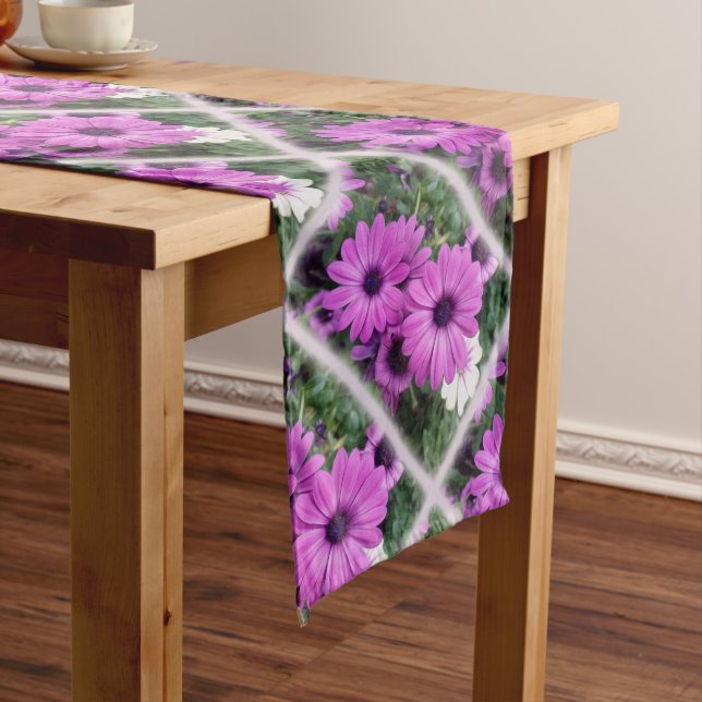 Chemin De Table Long Purple daisies (In Situ)