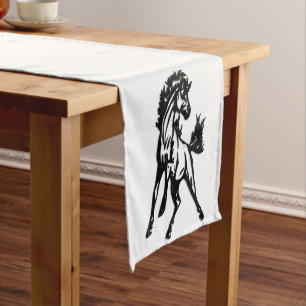 Chemin De Table Long Un cheval sautant fringant dans la nature