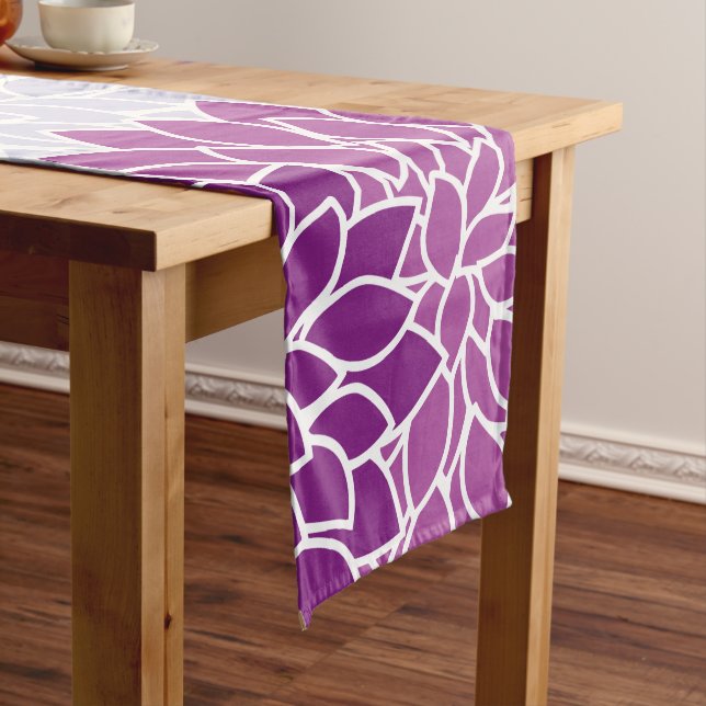 Chemin De Table Moyen Fleurs Dahlia, Motif De Fleurs, Dahlia Violet (In Situ)