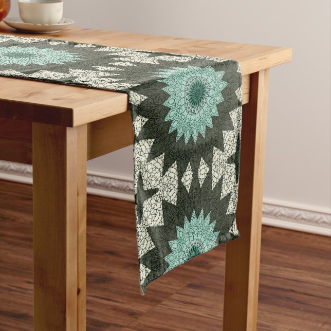Chemin De Table Moyen Motif Mandala géométrique turquoise et vert (In Situ)