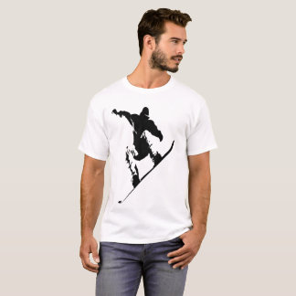 Chemise faisant du surf des neigese du T-shirt I
