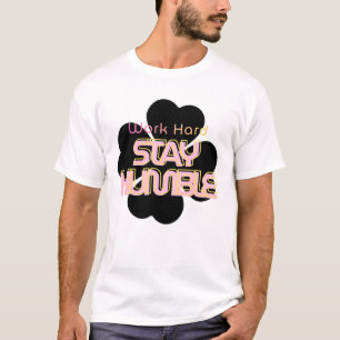 Chemise T-shirt de typographie humble