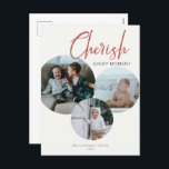 Cherish Jeden Augenblick Foto Red Elfenbein Feiertagspostkarte<br><div class="desc">Diese 4, 25" x 5, 6" Weihnachtspostkarten bieten Platzhalter für drei Ihrer Lieblings-Fotos,  Familienname und Jahr. Der Gruß "Cherish jeden Moment" in Rot und Smokey gray auf einem hellen Elfenbeinhintergrund.</div>
