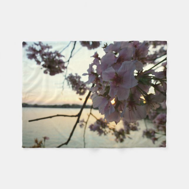 Cherry Blossom Sunset in Washington DC Fleecedecke (Vorderseite (Horizontal))