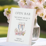 Cherry Blossom Wedding Funny Open Bar Sockelschild<br><div class="desc">Hochzeit Open Bar Sign mit lustiger Beschriftung "die Getränke sind auf uns, der Kater ist auf Ihnen" - obwohl alle Formulierungen editierbar sind, wenn Sie dies ändern möchten. Das Design umfasst Champagnergläser und Kirschblüten. Ein wunderschönes zartes rosa und weiße Blumenschild, das Ihrem Fest ein anmutiges und botanisches Ambiente verleiht. Das...</div>