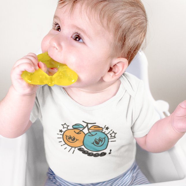 Cherry frucht Cartoon Muster Baby Strampler (newborn babe cherry fruit with kind eyes and smile, funny emoji outfit onesie.)