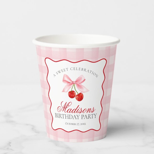 Cherry Sweet Pink Coquette Bow Gingham Birthday Pappbecher (Vorderseite)