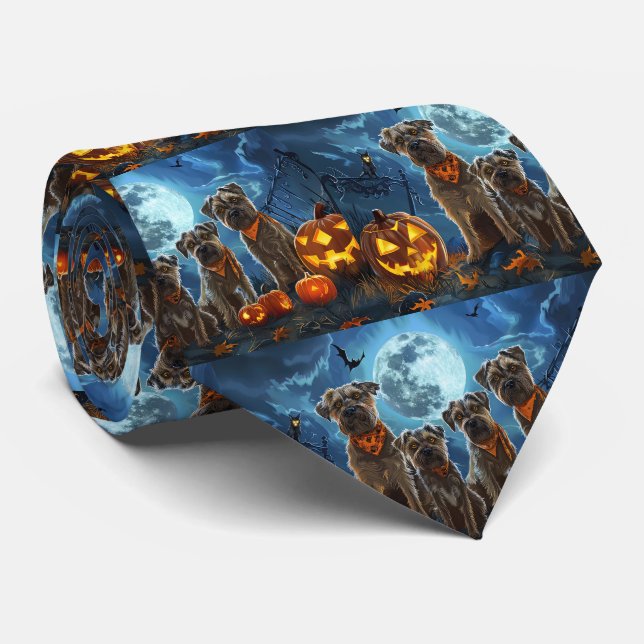 Chesapeake Bay Terrier Halloween Spooky Krawatte (Gerollt)