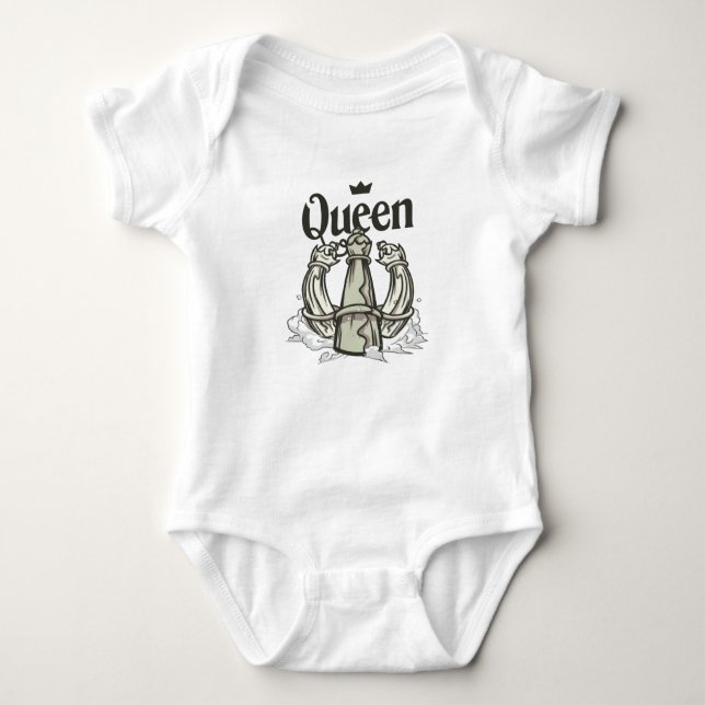 CHESS QUEEN BABY STRAMPLER (Vorderseite)