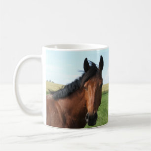 Cheval de la baie dans le pâturage Mug à café à de