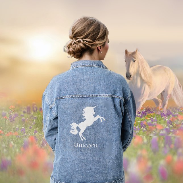 Cheval Licorne Blanc et Typographie (Créateur téléchargé)
