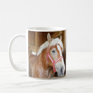 Cheval sur la tasse 2 - main gauche