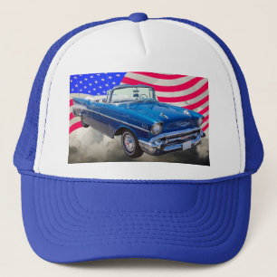 Chevrolet-Bel Air 1957 mit amerikanischer Flagge Truckerkappe