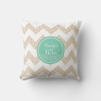 Chevron 65e anniversaire Coussin de fête avec nom