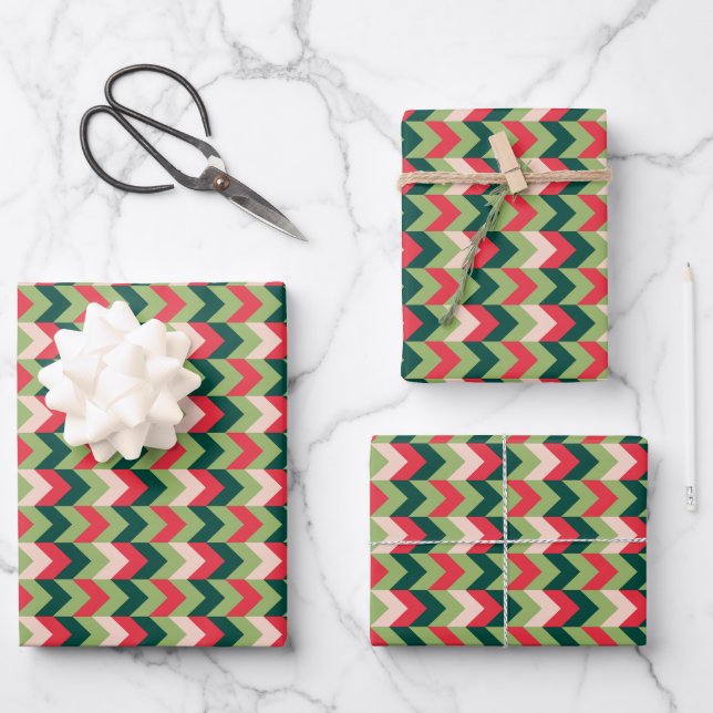 Chevron Geometric Christmas Red Green and Pink  Geschenkpapier Set (Vorderseite)