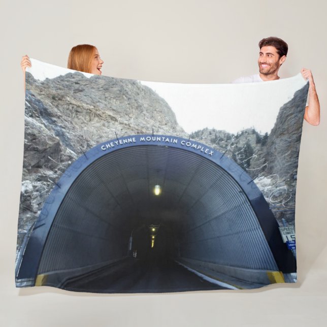 CHEYENNE MOUNTAIN COMPLEX FLEECEDECKE (Beispiel)