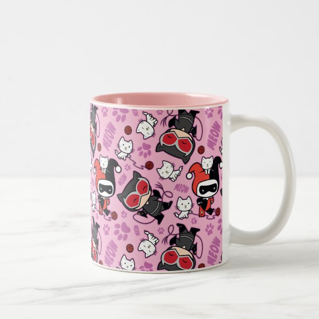 Chibi Catwoman, Harley Quinn & Kittens Pattern Zweifarbige Tasse (Rechts)