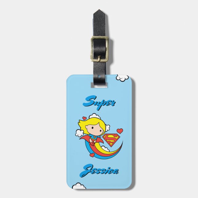 Chibi Supergirl Flying Rainbow Gepäckanhänger (Vorderseite vertikal)
