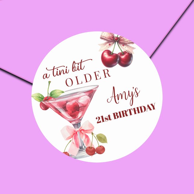 Chic A Tini Bit Older Cherry Martini 21st Birthday Runder Aufkleber (Von Creator hochgeladen)