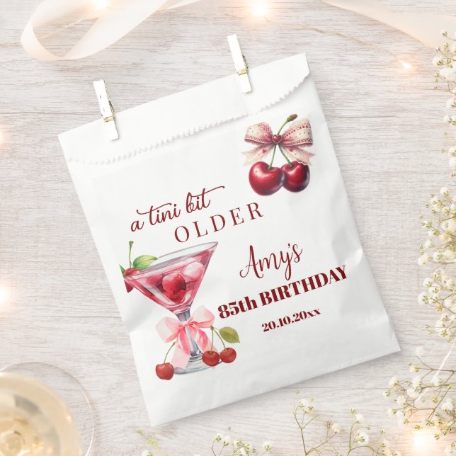 Chic A Tini Bit Older Cherry Martini 85th Birthday Geschenktütchen (Ausgeschnitten)