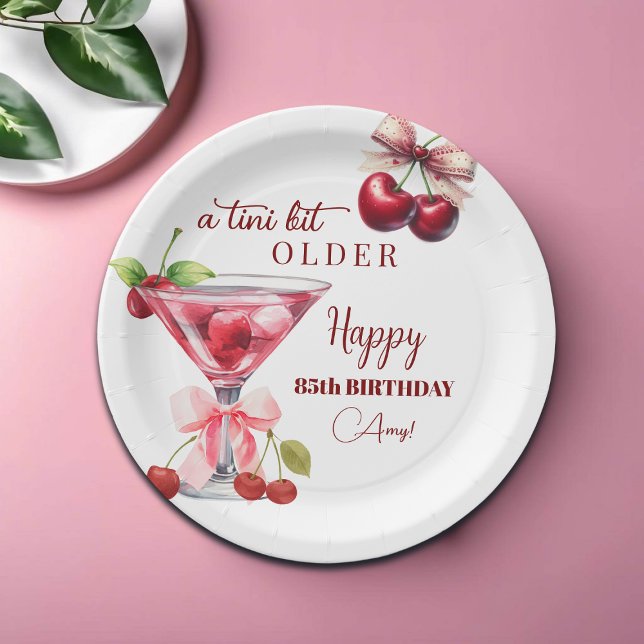 Chic A Tini Bit Older Cherry Martini 85th Birthday Pappteller (Von Creator hochgeladen)