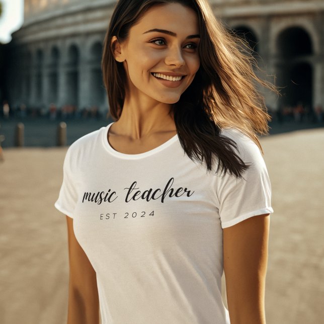 Chic and Simple Music Teacher Est Minimale Skripte T-Shirt (Von Creator hochgeladen)