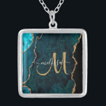 Chic Aquamarin Gold Glitzer Agate Custom Monogram Versilberte Kette<br><div class="desc">Dieses personalisierte Dekolleté besticht durch einen aquamarinen Hintergrund mit goldenem Glitzer aus Imitaten. Personalisieren Sie Ihre Monogramm Initial-in-Handschrift Schrift Kalligraphie mit Ihrem Namen oben. Ein einzigartiges Geschenk für Geburtstag,  Urlaub und jeden besondere Anlass. Entworfen für Sie von Extreme T-Shirts!</div>