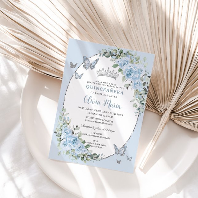 Chic Baby Blue Floral Butterfells Quinceañera Einladung (Von Creator hochgeladen)