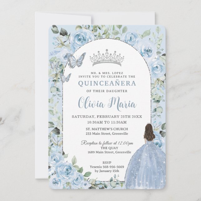 Chic Baby Blue Floral Princess Arch Quinceañera Einladung (Vorderseite)