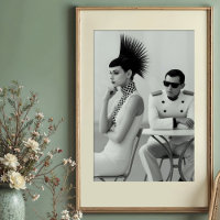 Chic Begegnung: Avantgarde-Monochrome Mode