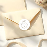 Chic Beige Hand Draw & Ribbon Monogram Wappen Runder Aufkleber<br><div class="desc">Fügen Sie Ihren Hochzeitsdetails eine persönliche Touch der Eleganz mit unserem exquisiten Eheaufkleber & Gelübde hinzu. Mit einem handgezeichneten, zarten Coquette-Bogen und einem Streifen- und Blattmonogramm-Wappen bietet dieser reizende Aufkleber eine perfekte Mischung aus Eleganz und Romantik. Es ist mit den Initialen des Paares individuell anpassbar und ist eine ideale Touch...</div>