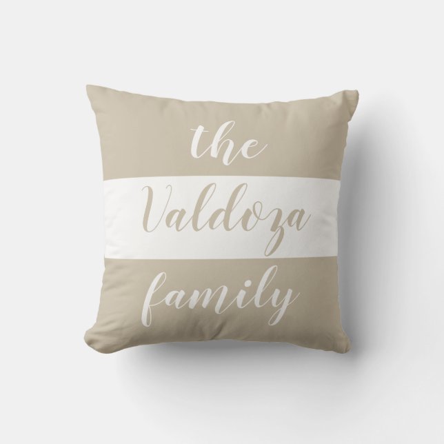 Chic Beige White Stripes Familienname Kissen (Vorderseite)