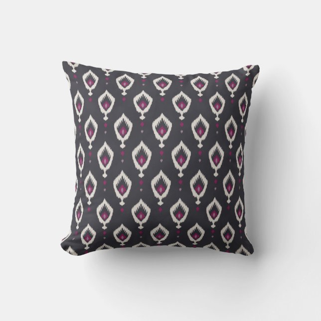 Chic Black and lila Ikat-Stammmuster Kissen (Vorderseite)