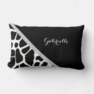 Chic Black and White Giraffe Print mit Namen Lendenkissen