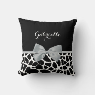 Chic Black and White Giraffe Print Silver Gray Bow Kissen